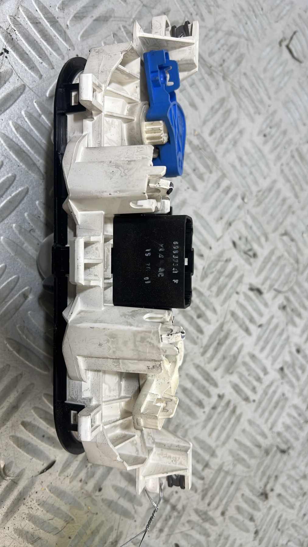 Commande chauffage RENAULT TWINGO 2 PHASE 1 – 7701067954