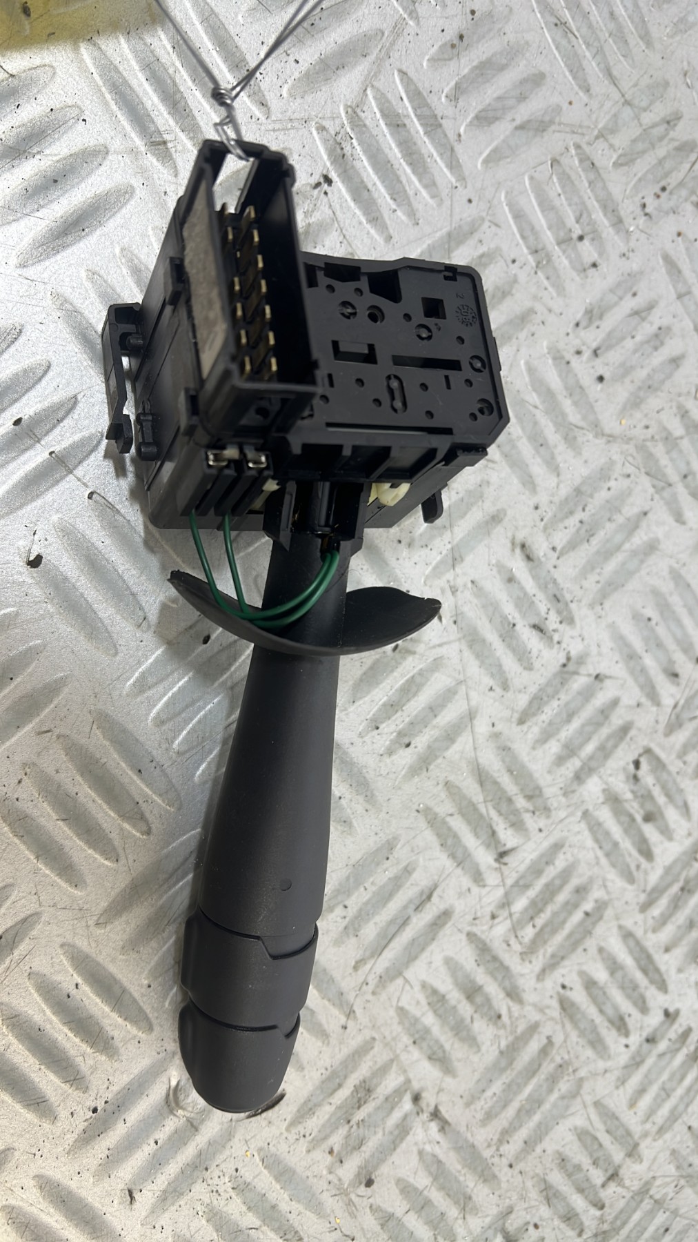 Commodo d’essuie glaces RENAULT TWINGO 2 PHASE 1 – 7701048915