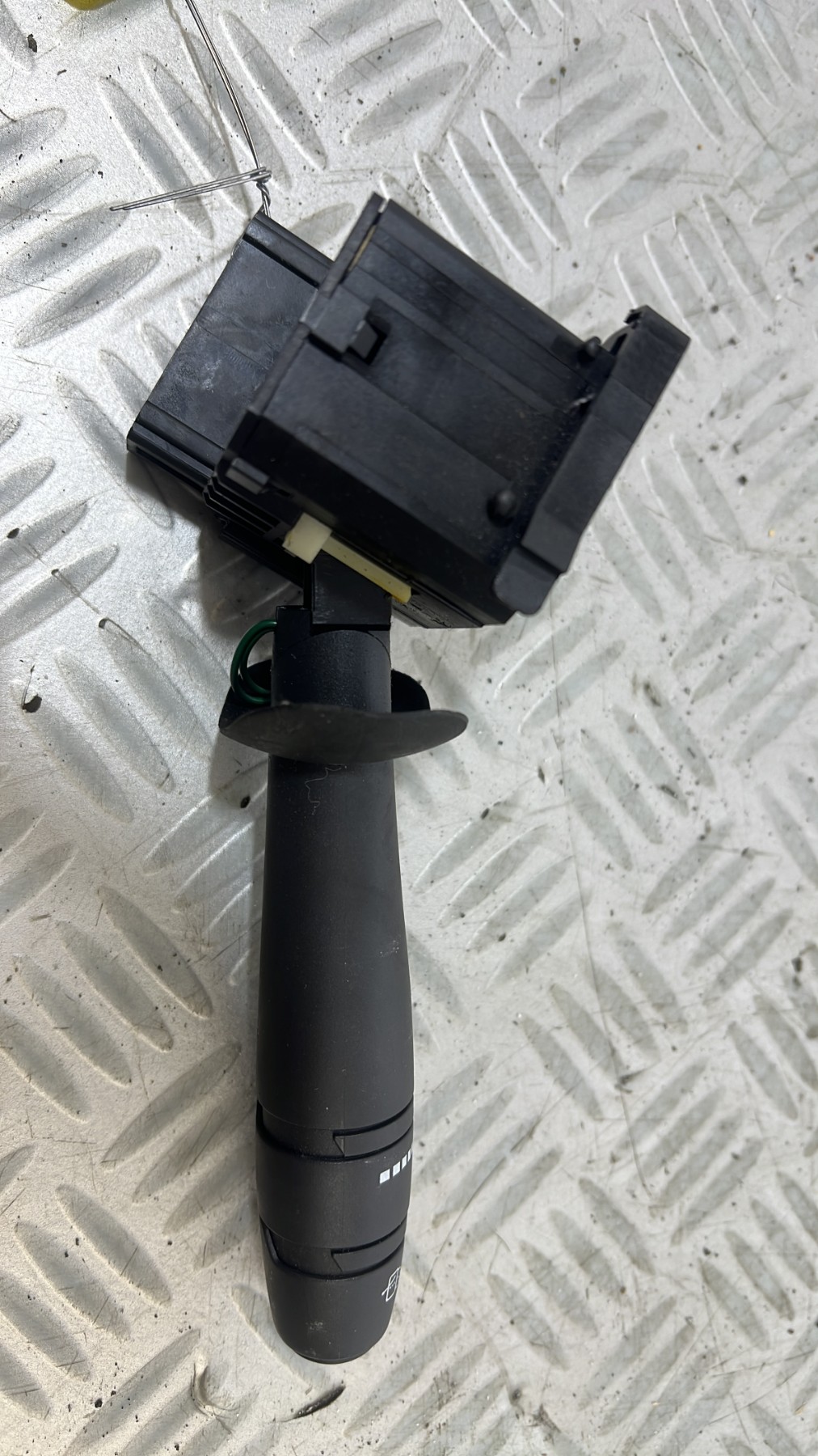 Commodo d’essuie glaces RENAULT TWINGO 2 PHASE 1 – 7701048915