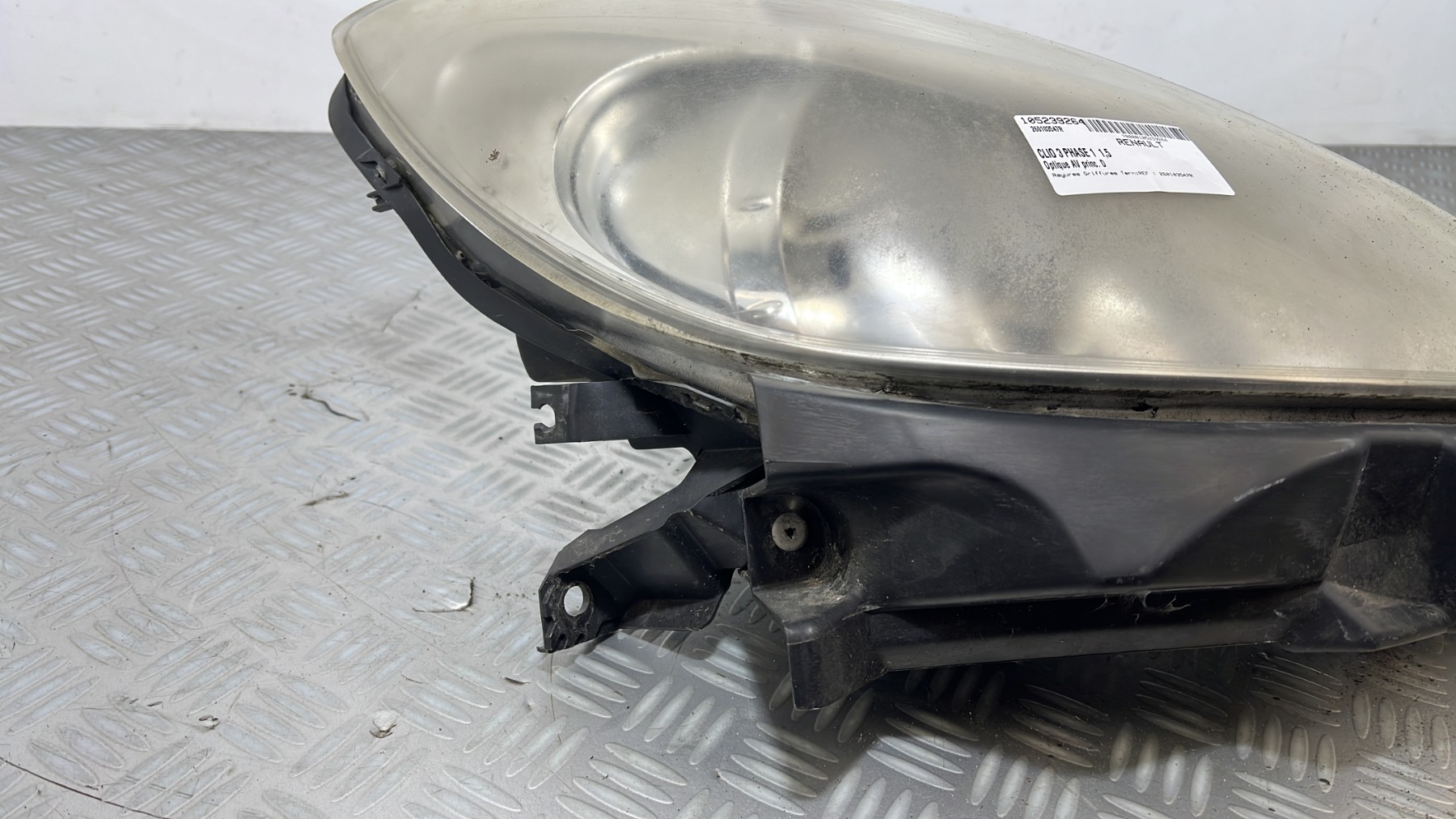 Optique avant principal droit (feux)(phare) RENAULT CLIO 3 PHASE 1 – 260103547R