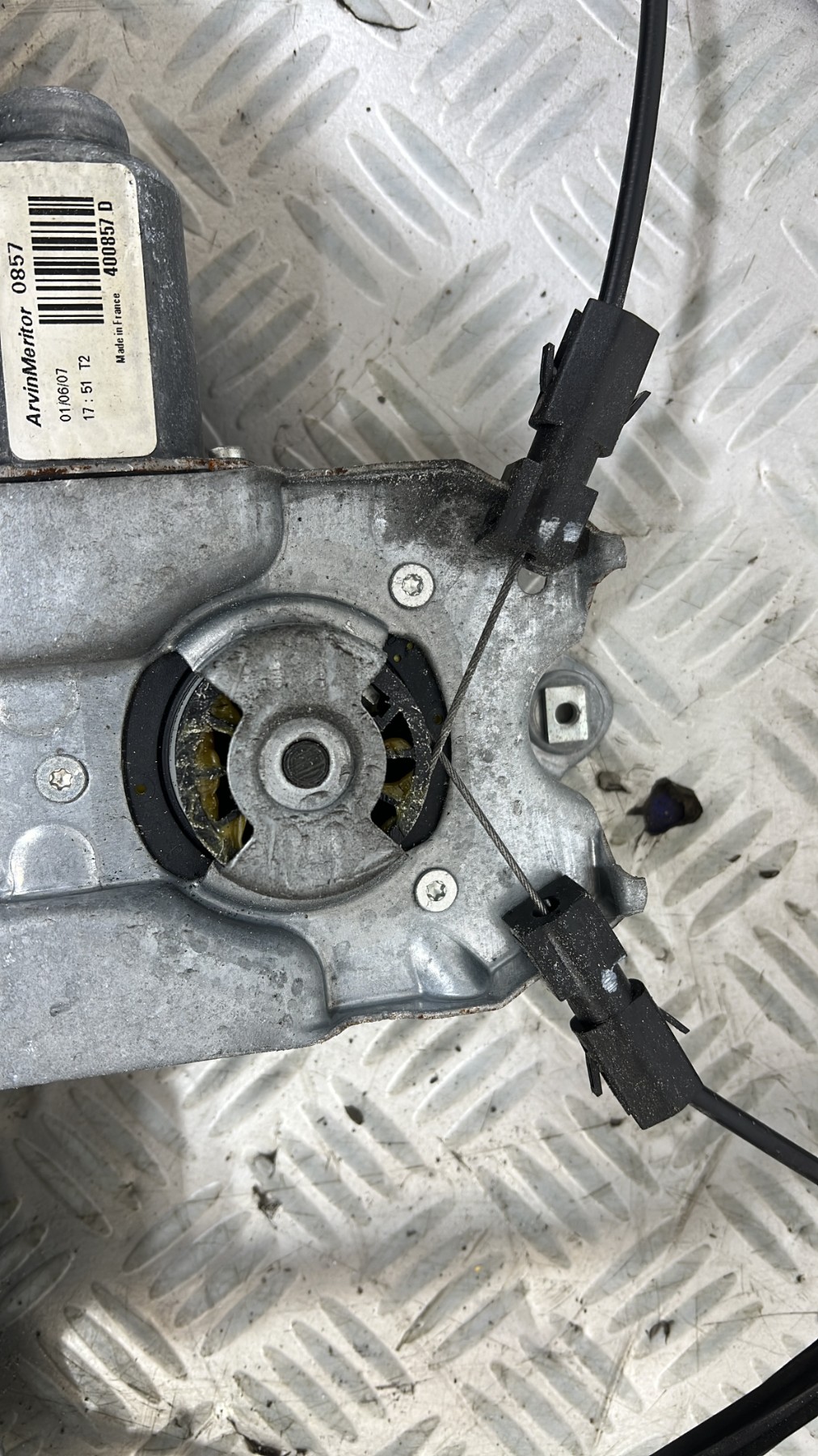 Leve vitre electrique avant droit RENAULT CLIO 3 PHASE 1 – 400857