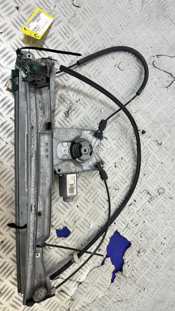 Leve vitre electrique avant gauche RENAULT CLIO 3 PHASE 1 – 400856
