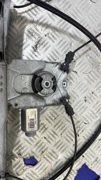 Leve vitre electrique avant gauche RENAULT CLIO 3 PHASE 1 – 400856