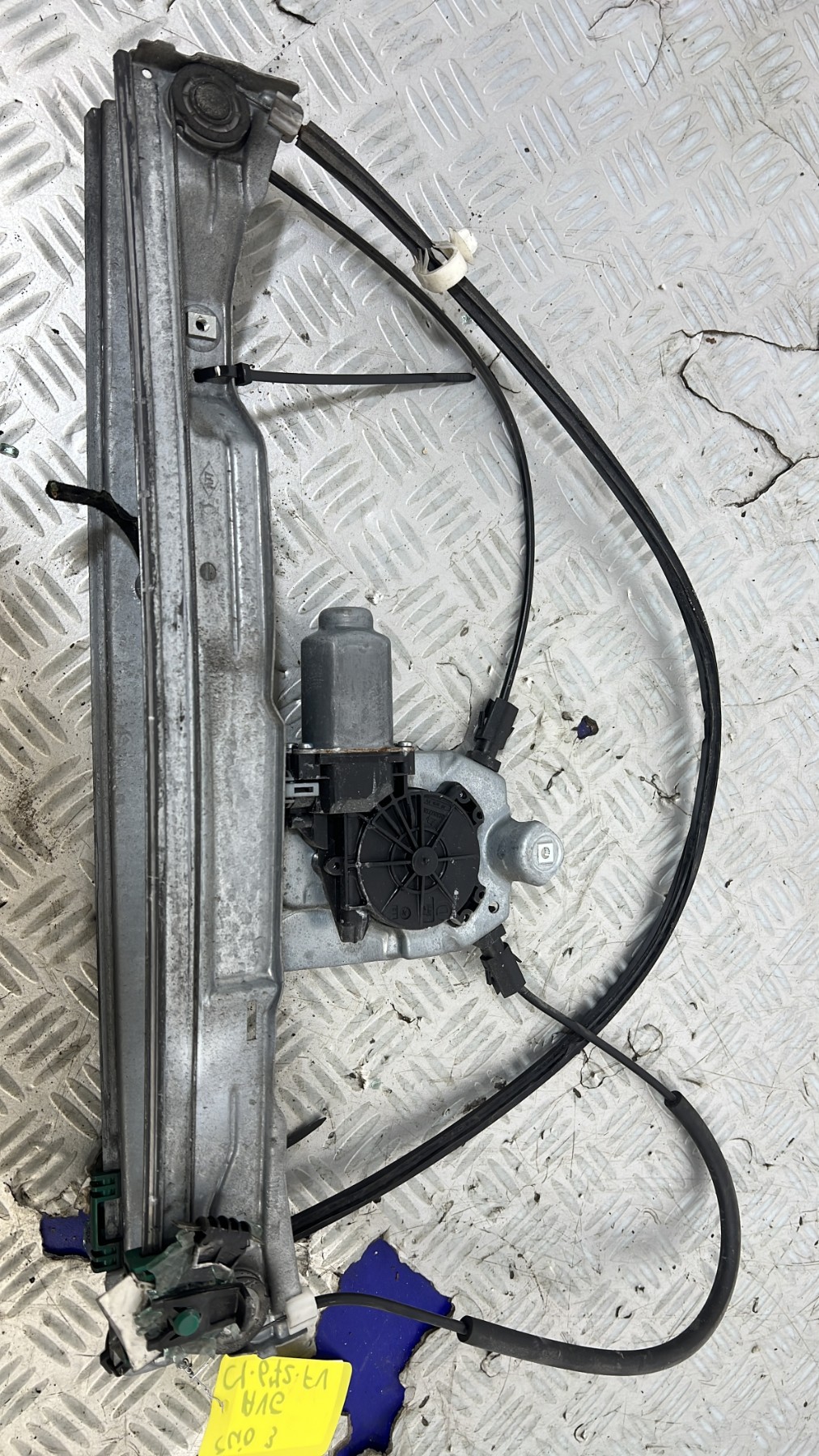 Leve vitre electrique avant gauche RENAULT CLIO 3 PHASE 1 – 400856
