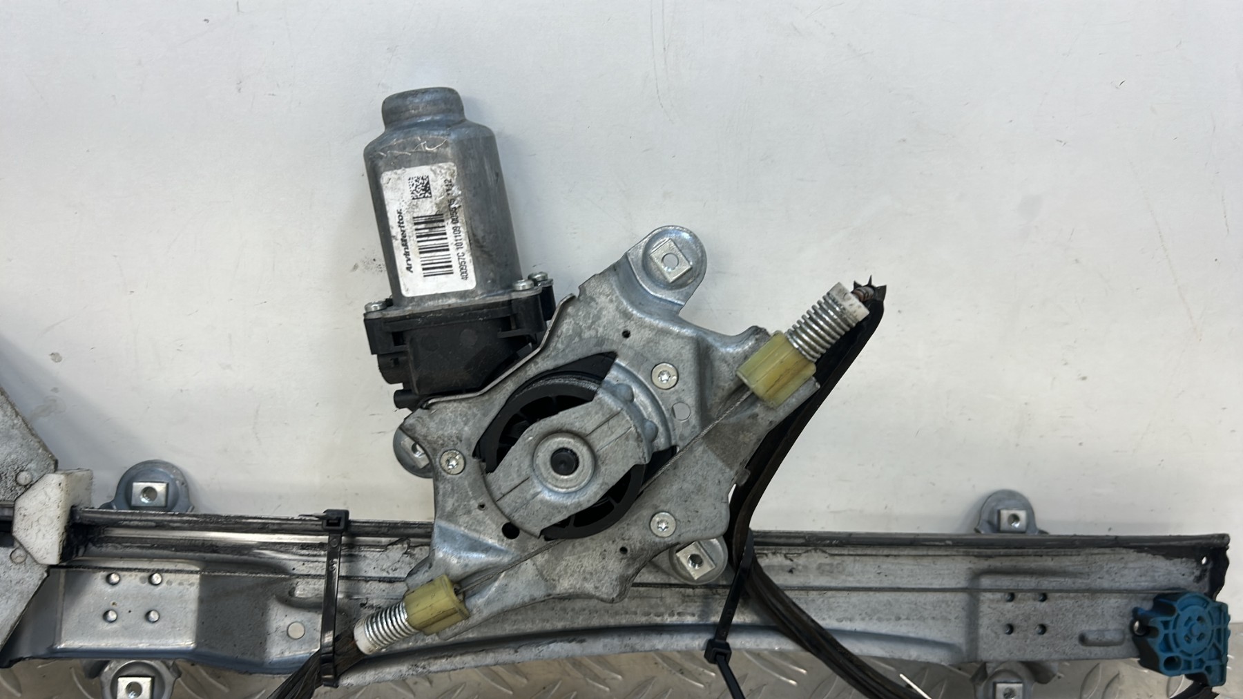 Moteur leve vitre avant gauche RENAULT TWINGO 2 PHASE 1 – 400957C
