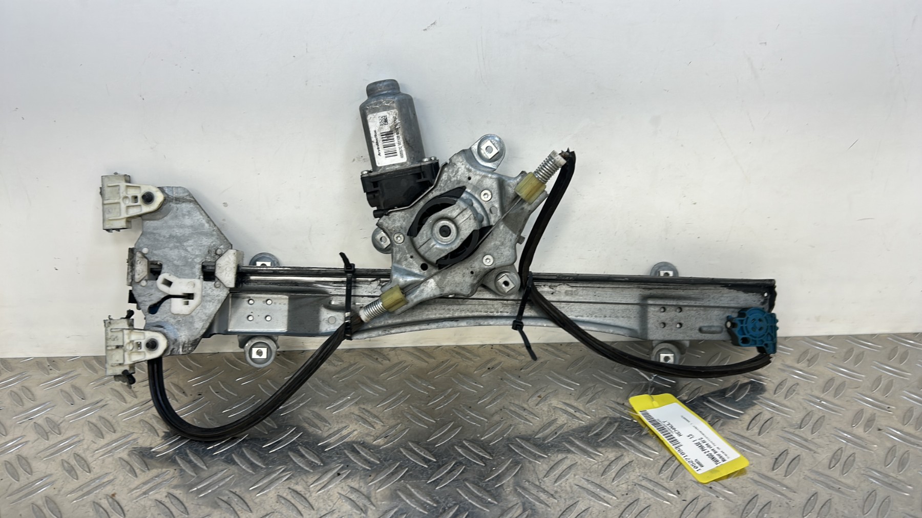 Moteur leve vitre avant gauche RENAULT TWINGO 2 PHASE 1 – 400957C
