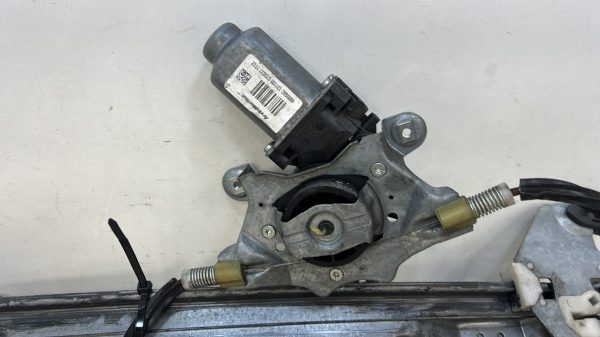 Moteur leve vitre avant droit RENAULT TWINGO 2 PHASE 1 – 400956C