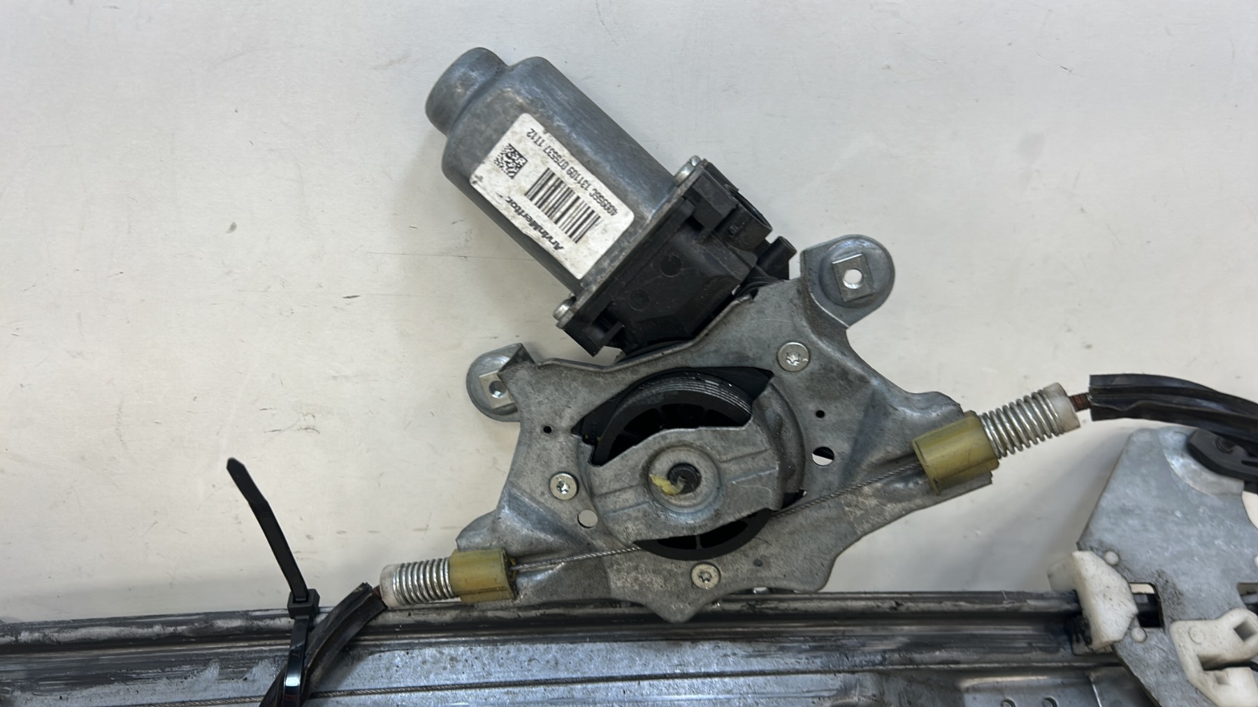 Moteur leve vitre avant droit RENAULT TWINGO 2 PHASE 1 – 400956C