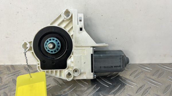 Moteur leve vitre avant droit AUDI A1 1 PHASE 1 – 8K0959802C