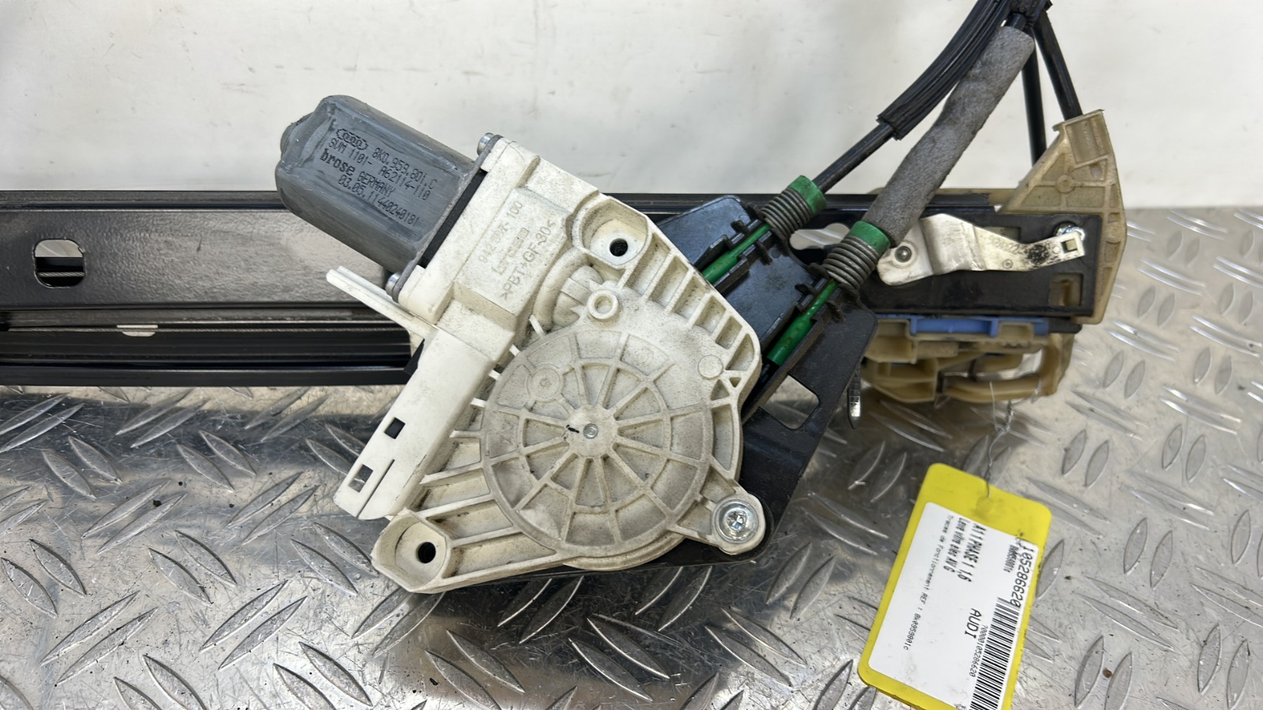 Leve vitre electrique avant gauche AUDI A1 1 PHASE 1 – 8K0959801C