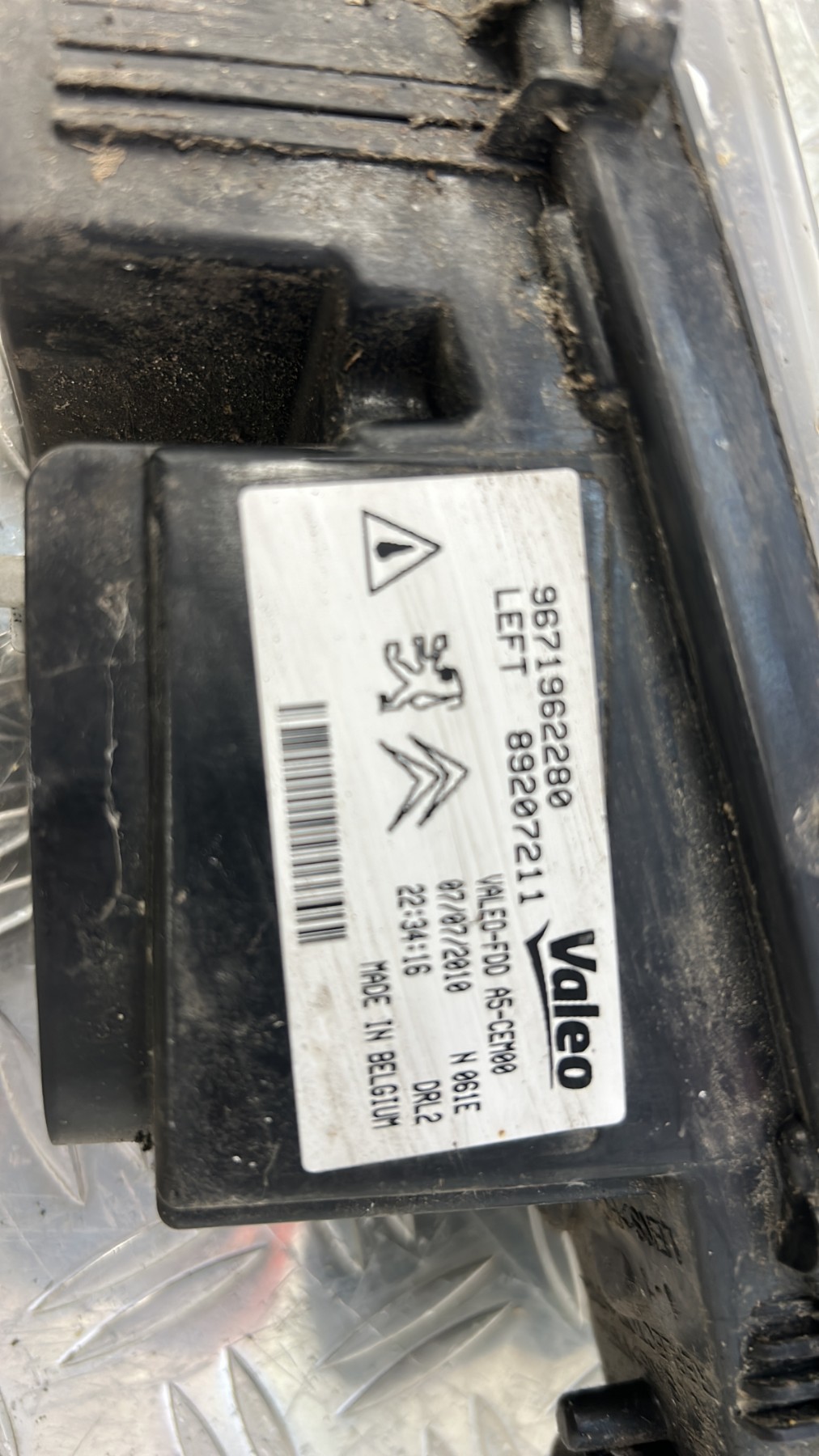Feu diurne avant gauche DS DS3  ESSENCE – 9671962280
