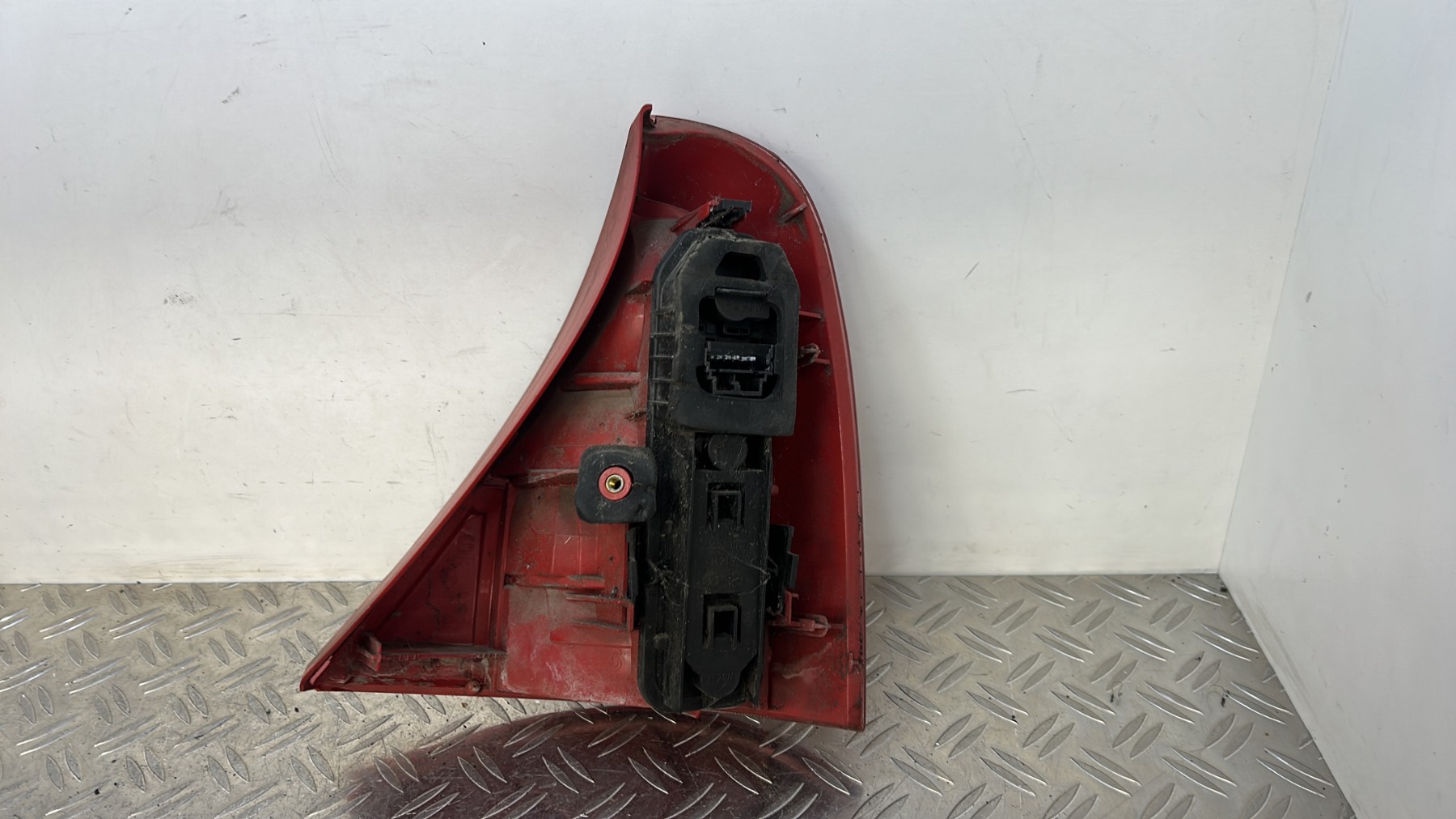 Feu arriere principal gauche (feux) RENAULT CLIO 2 PHASE 1 – 7700410515