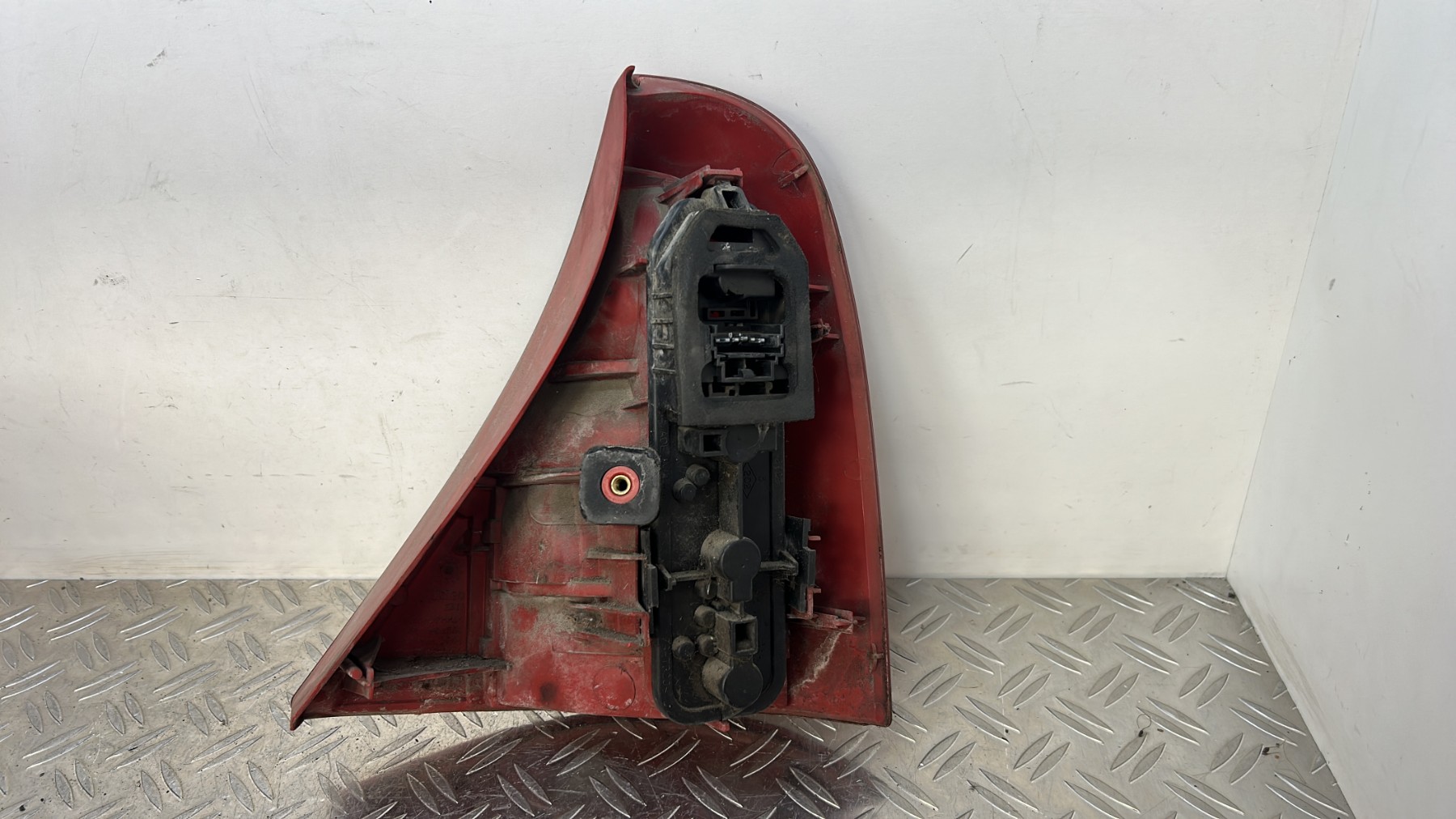 Feu arriere principal gauche (feux) RENAULT CLIO 2 PHASE 1 – 7700410515