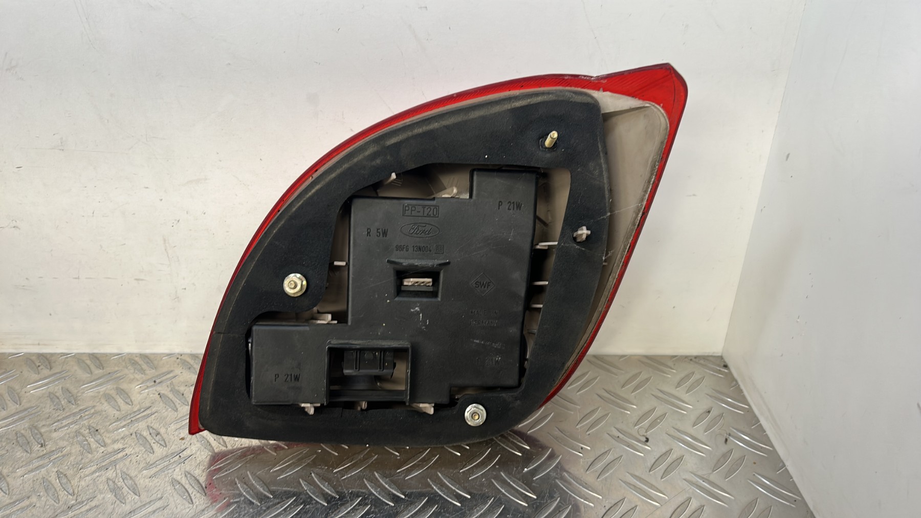 Feu arriere principal gauche (feux) FORD FIESTA 4 PHASE 1 – 96FG13N004