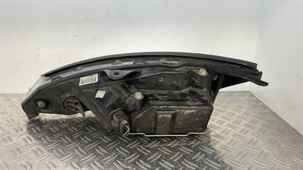 Optique avant principal droit (feux)(phare) FORD FOCUS 1 – 2M5113100BD