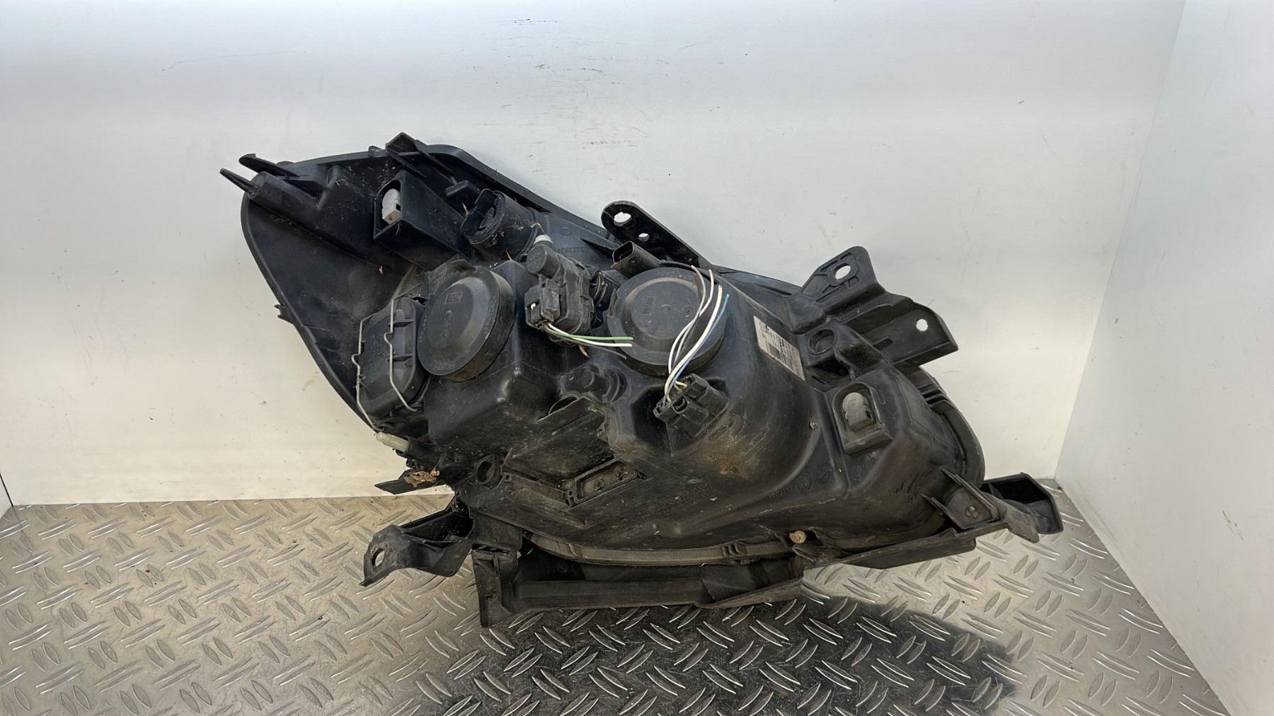 Optique avant principal gauche (feux)(phare) RENAULT CLIO 3 PHASE 1 –  (8200865607)