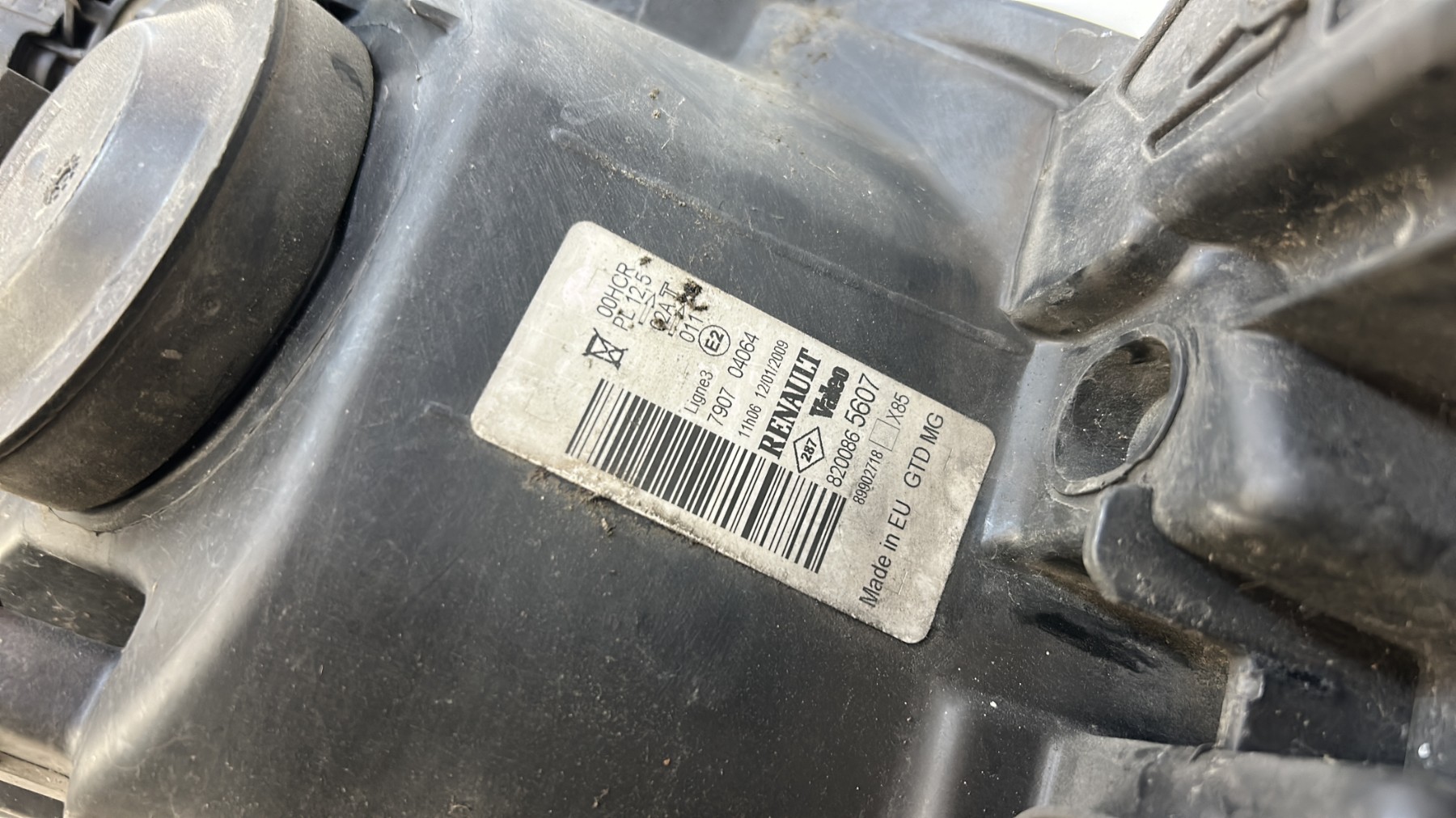 Optique avant principal gauche (feux)(phare) RENAULT CLIO 3 PHASE 1 –  (8200865607)