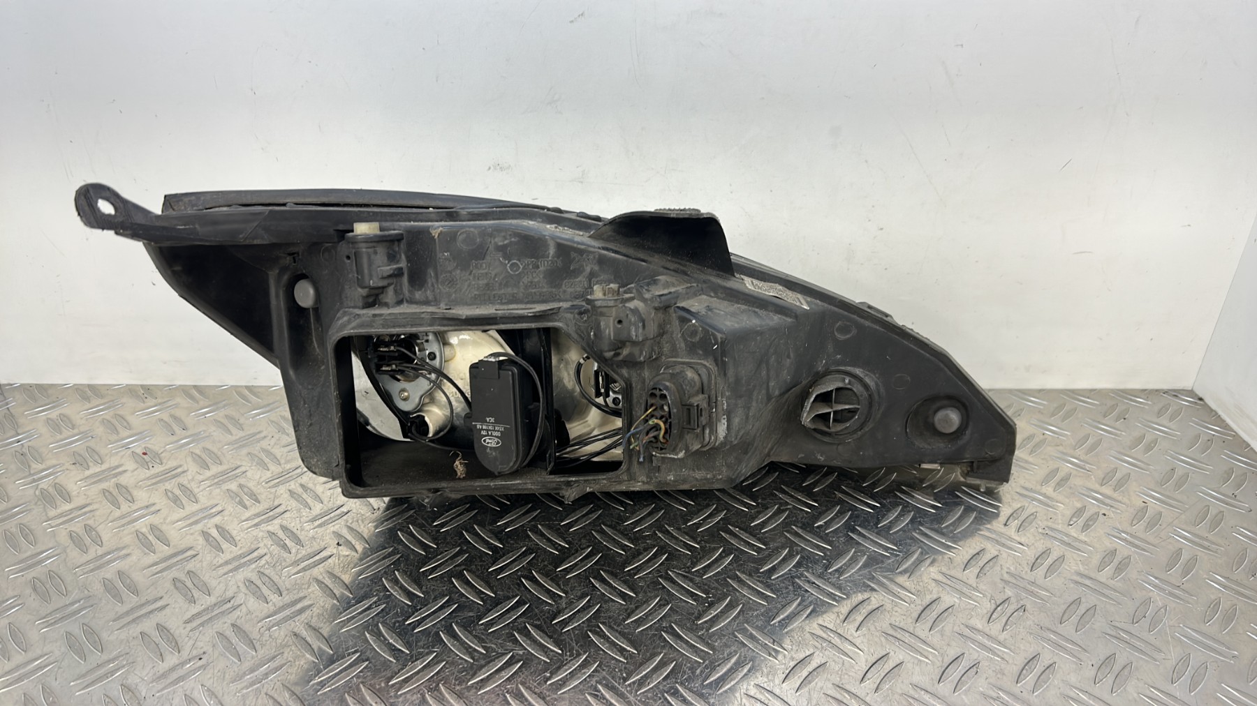 Optique avant principal gauche (feux)(phare) FORD FOCUS 1 – 2M5113W030BE