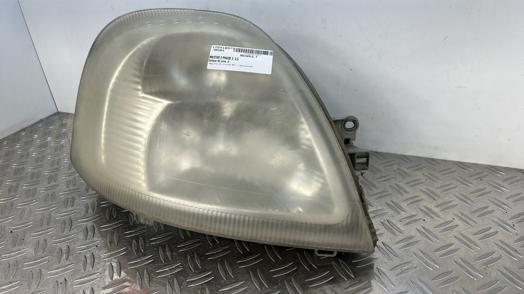 Optique avant principal droit (feux)(phare) RENAULT MASTER 2 PHASE 3 – 8200163518