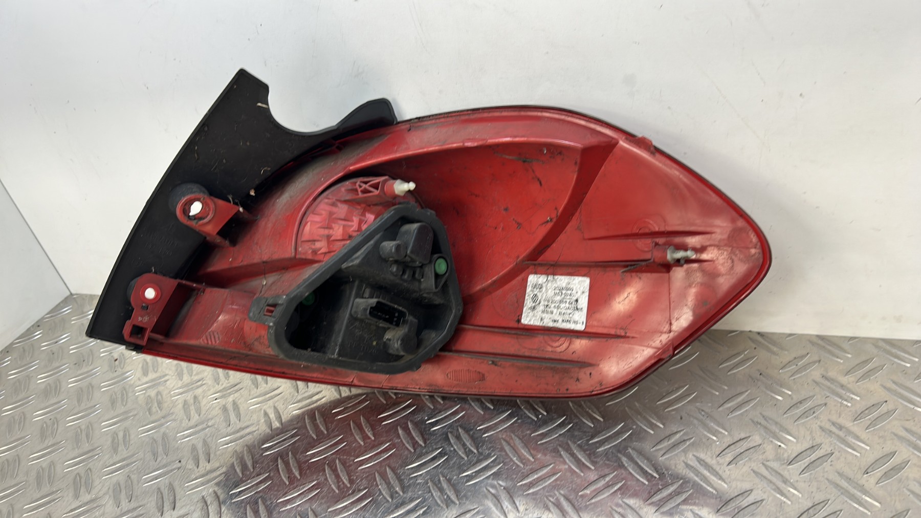 Feu arriere principal gauche (feux) RENAULT CLIO 3 PHASE 1 BREAK – 8200586843