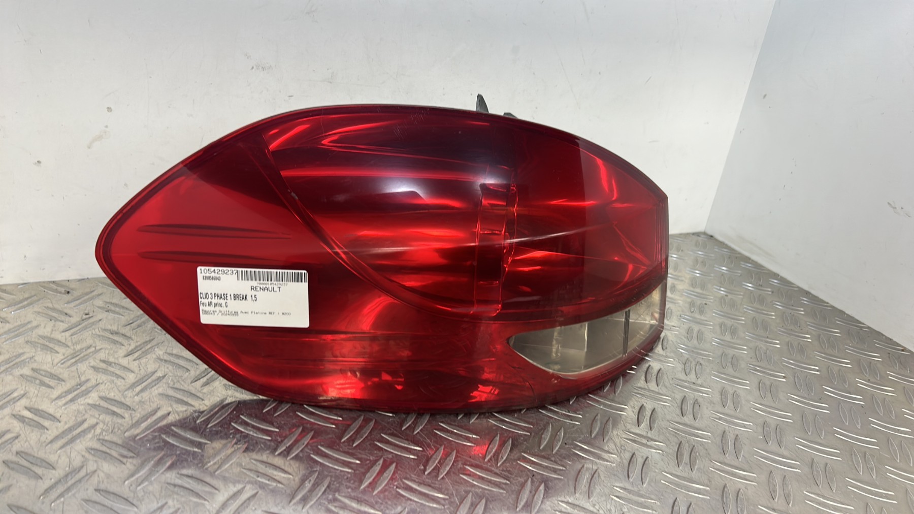 Feu arriere principal gauche (feux) RENAULT CLIO 3 PHASE 1 BREAK – 8200586843