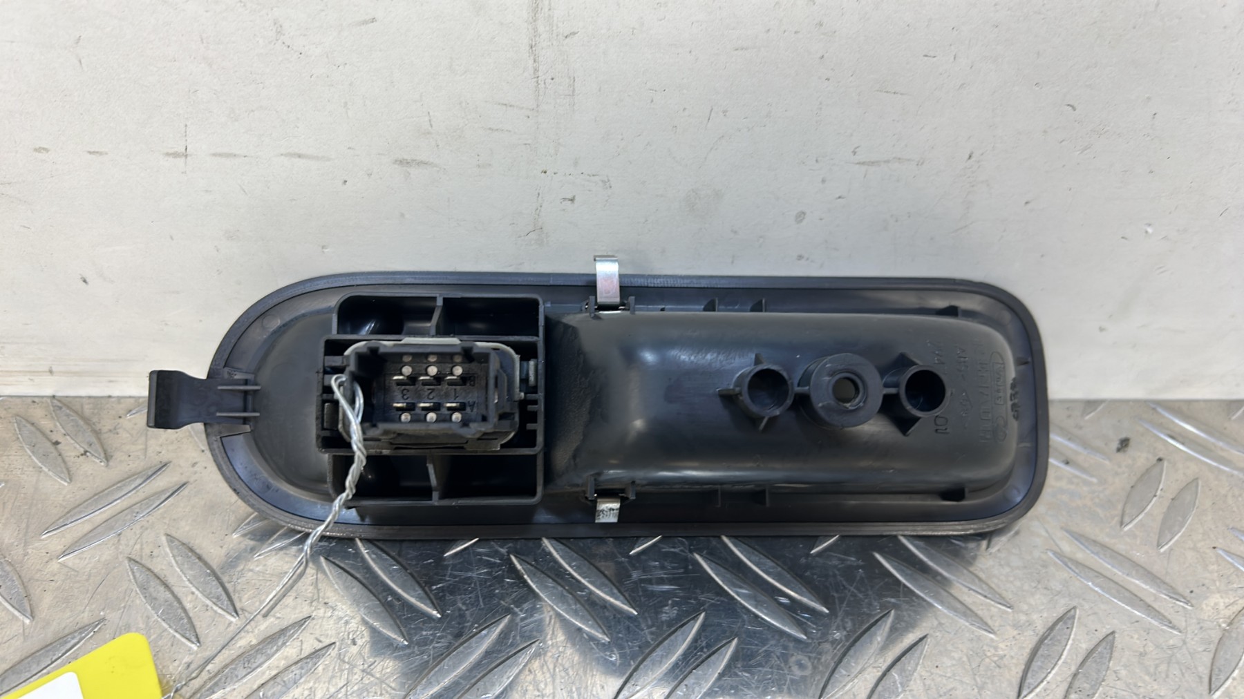 Interrupteur de leve vitre avant droit RENAULT CLIO 3 PHASE 1 BREAK – 8200356517B