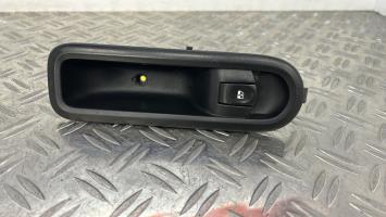 Interrupteur de leve vitre avant droit RENAULT CLIO 3 PHASE 1 BREAK – 8200356517B