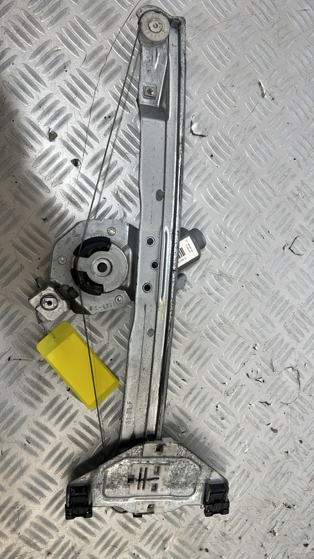 Leve vitre electrique avant droit CITROEN C3 2 PHASE 1 – 9683129380