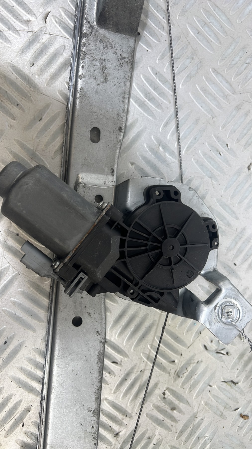Leve vitre electrique avant droit CITROEN C3 2 PHASE 1 – 9683129380