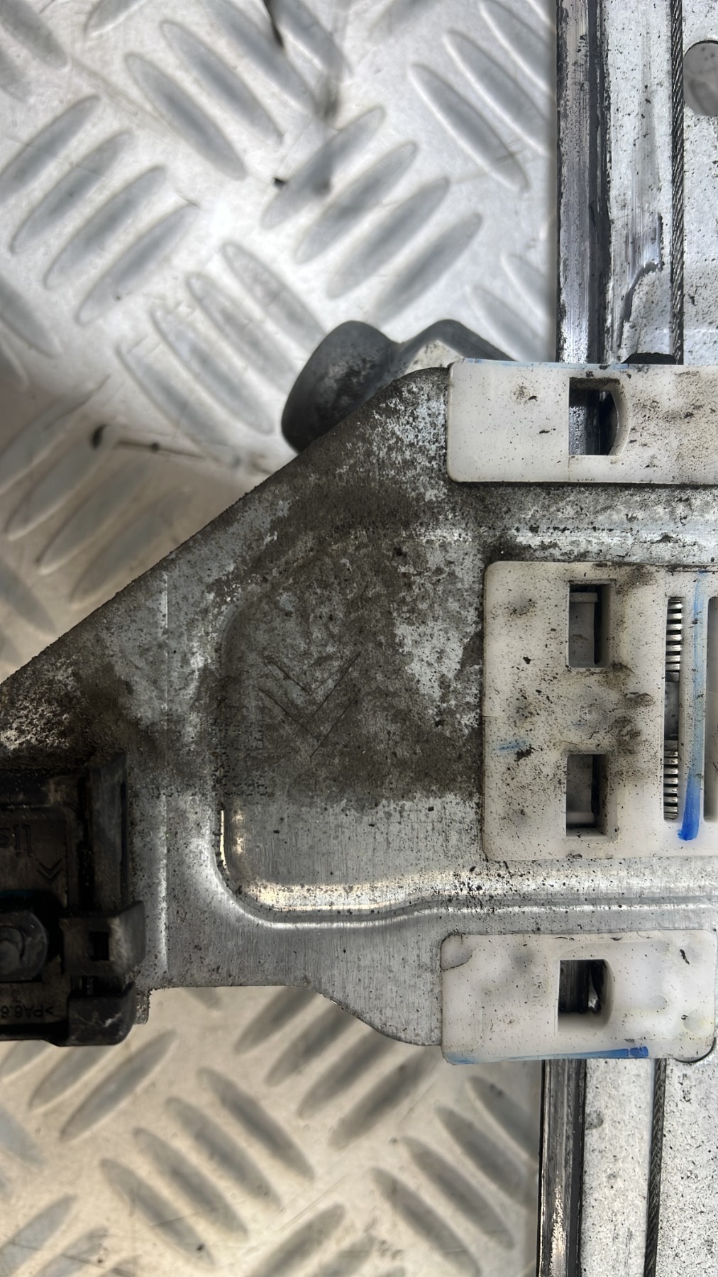 Leve vitre electrique avant gauche CITROEN C3 2 PHASE 1 – 9683129480