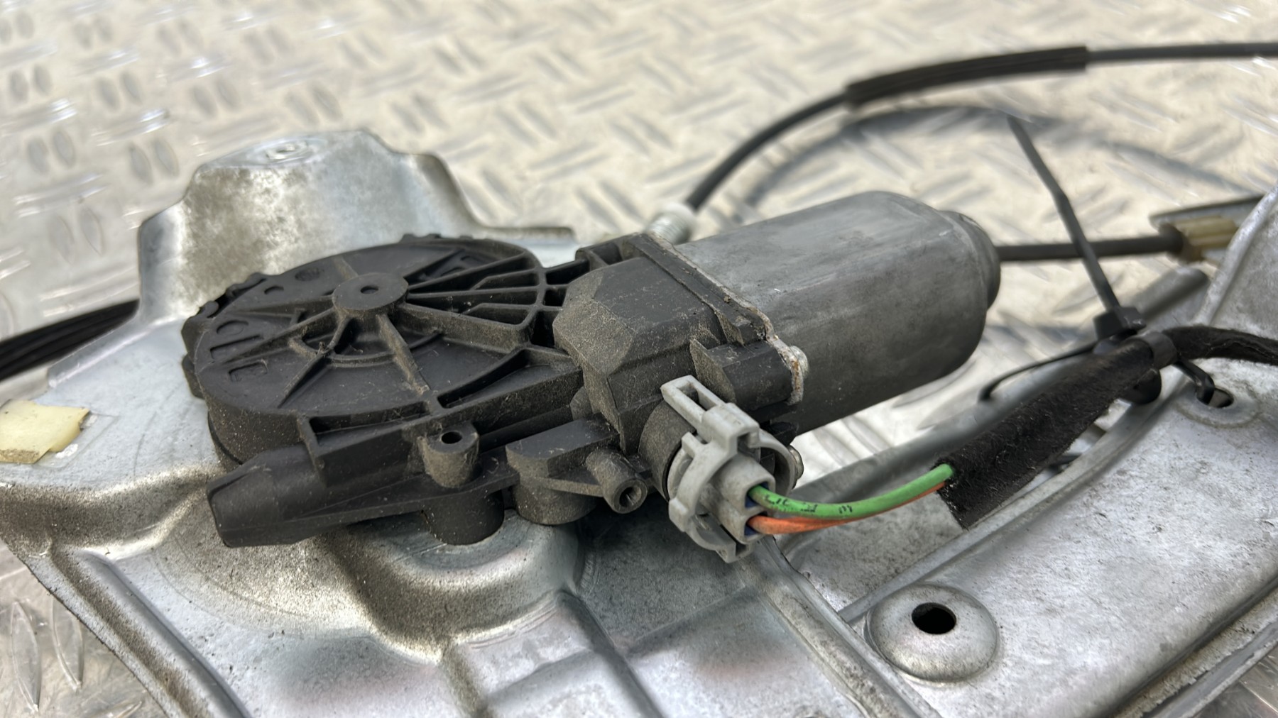 Leve vitre electrique avant droit RENAULT CLIO 3 PHASE 1 BREAK – 8200291147