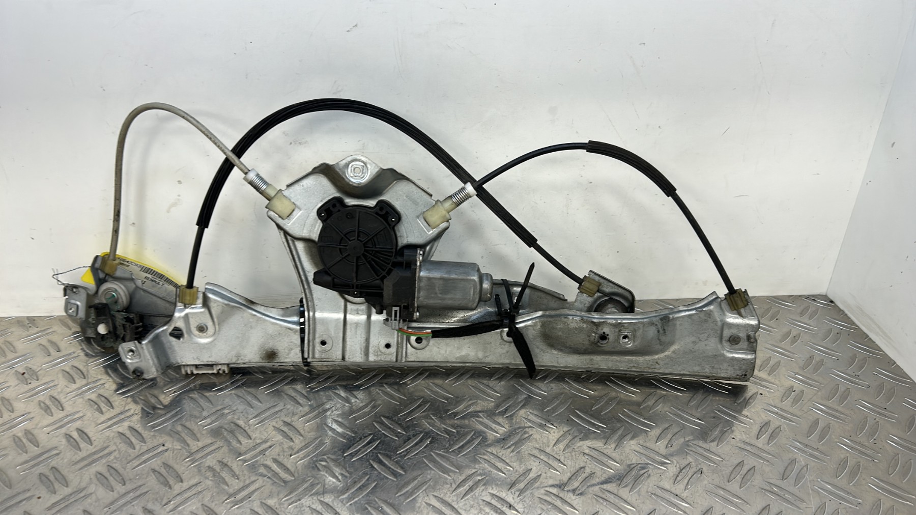 Leve vitre electrique avant droit RENAULT CLIO 3 PHASE 1 BREAK – 8200291147