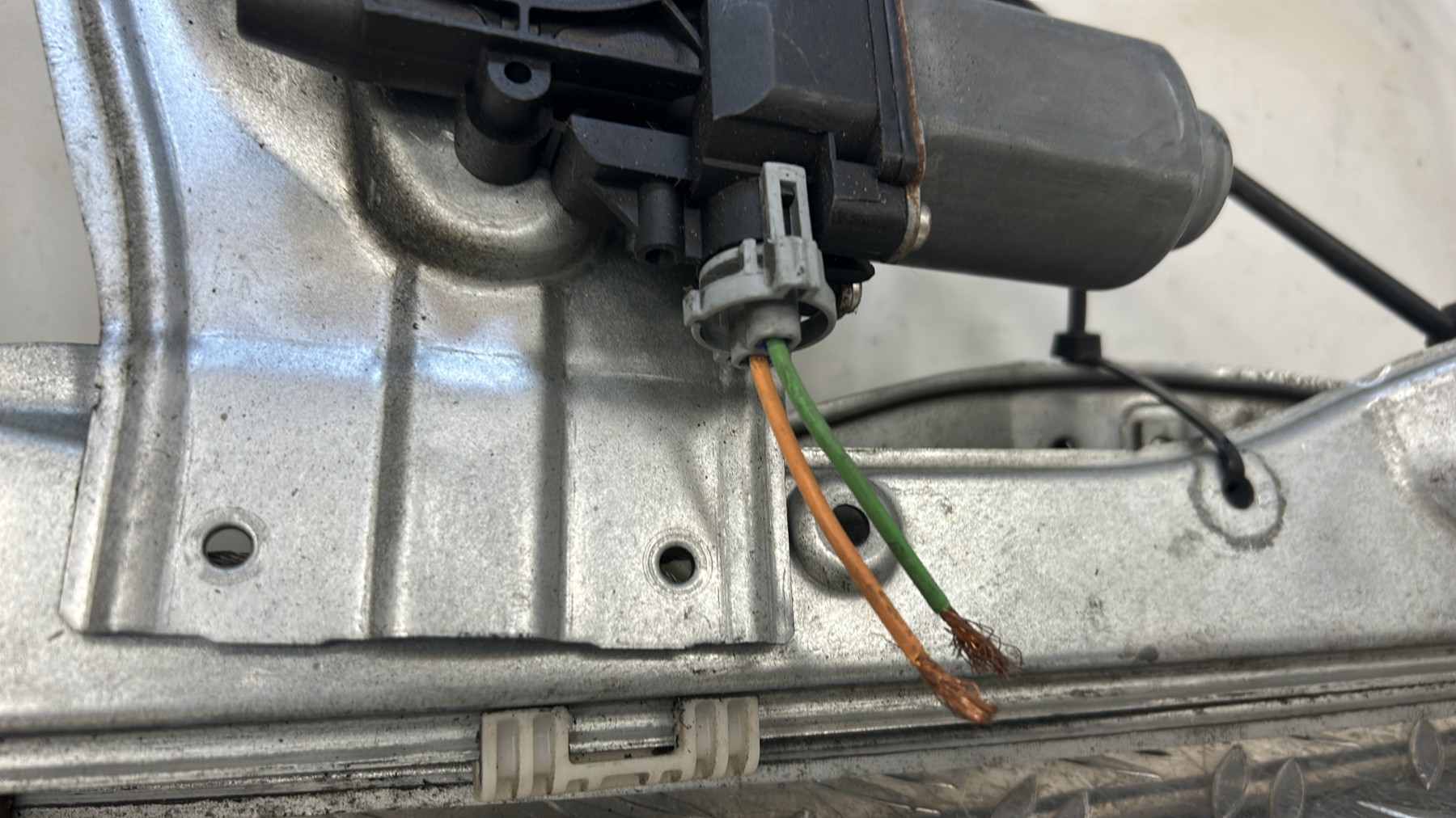 Leve vitre electrique avant droit RENAULT CLIO 3 PHASE 1 – 8200291147
