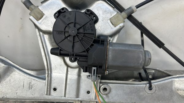 Leve vitre electrique avant droit RENAULT CLIO 3 PHASE 1 – 8200291147