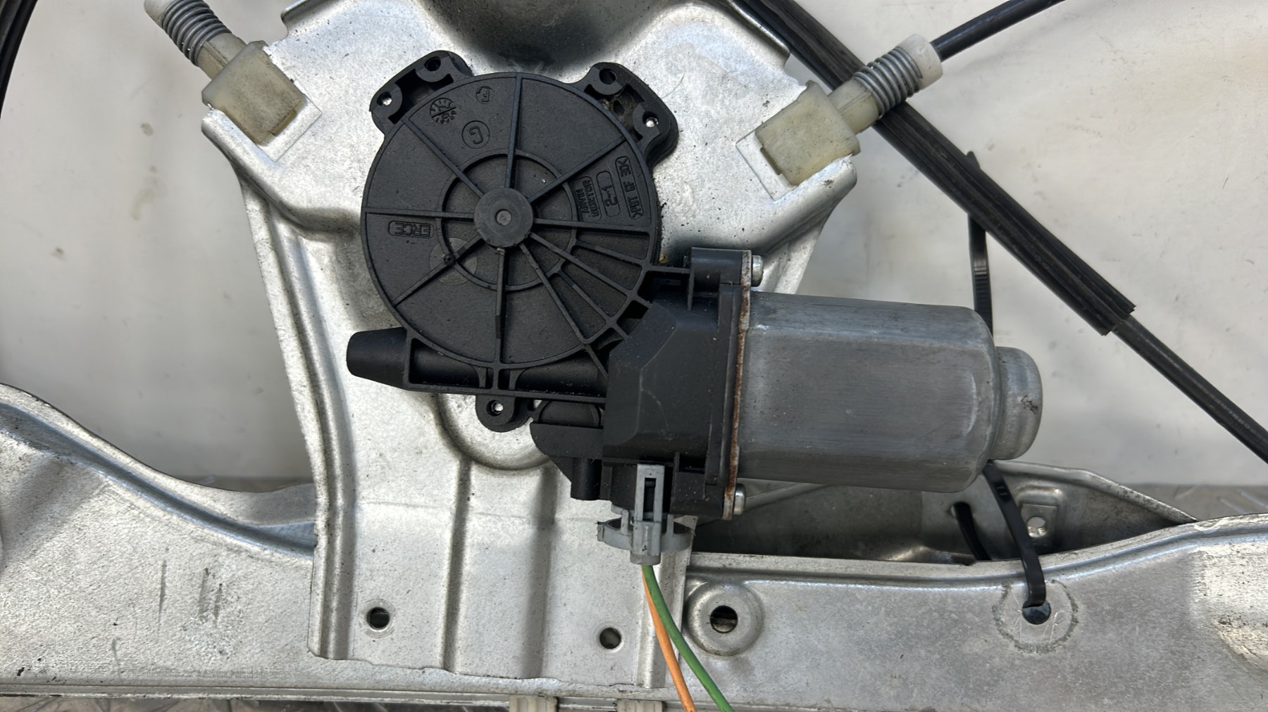 Leve vitre electrique avant droit RENAULT CLIO 3 PHASE 1 – 8200291147