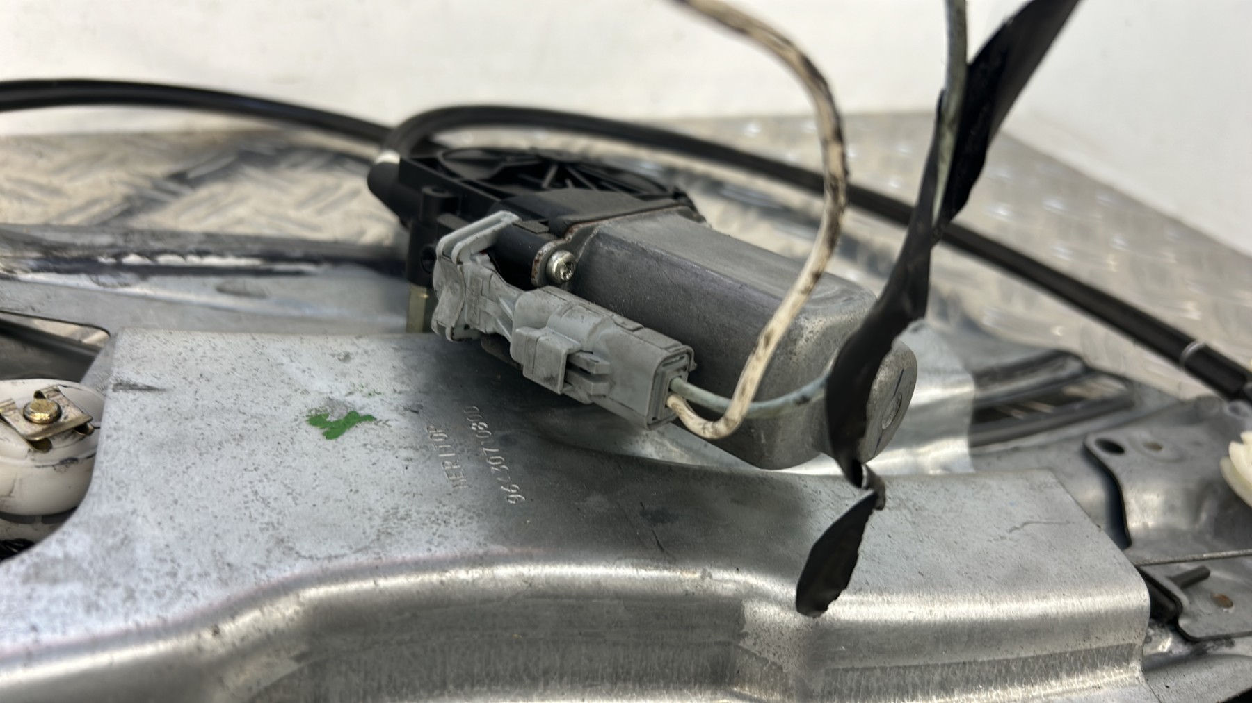 Leve vitre electrique arriere droit CITROEN C3 PLURIEL PHASE 1 CABRIOLET – 9643071080D