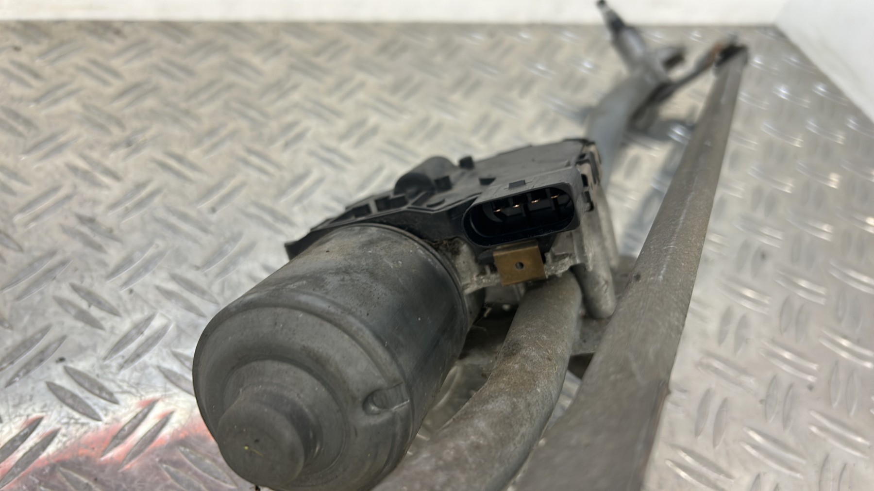 Moteur essuie glace avant AUDI A6 3 PHASE 1 – 4F1955119