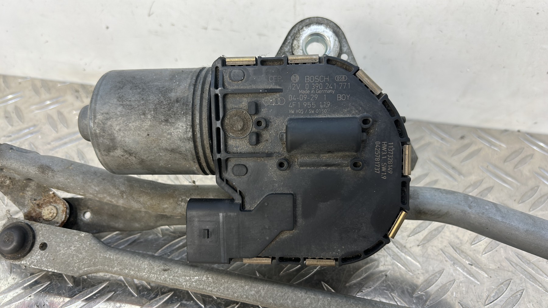 Moteur essuie glace avant AUDI A6 3 PHASE 1 – 4F1955119