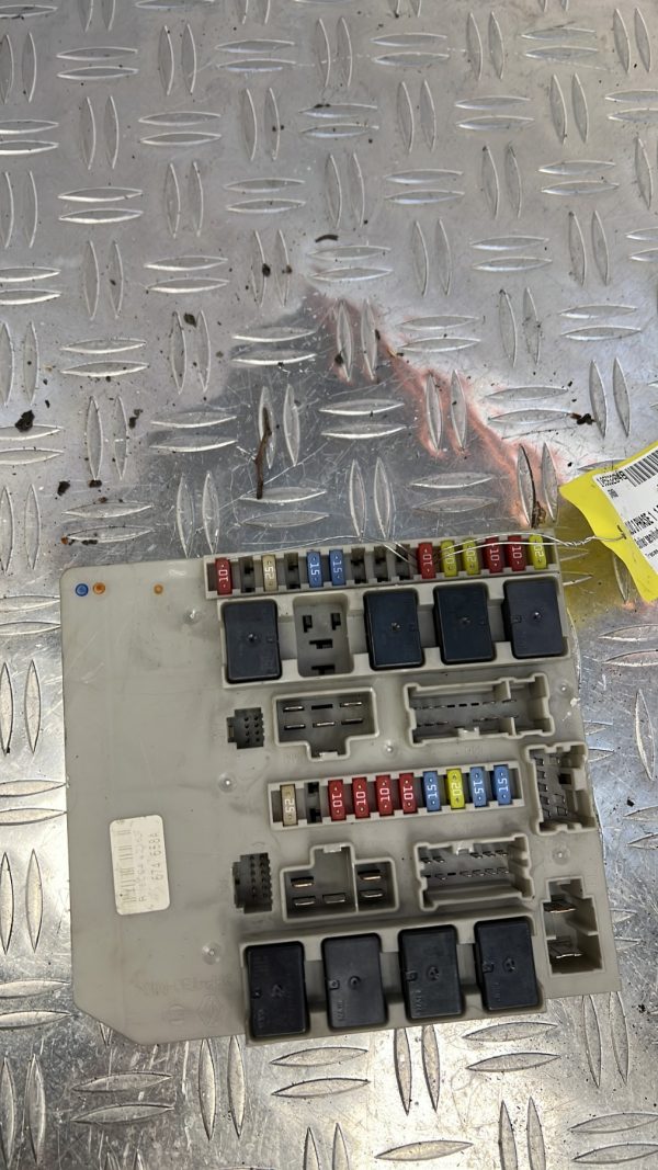 Boitier servitude moteur (BSM) RENAULT CLIO 3 PHASE 1 – 674658A