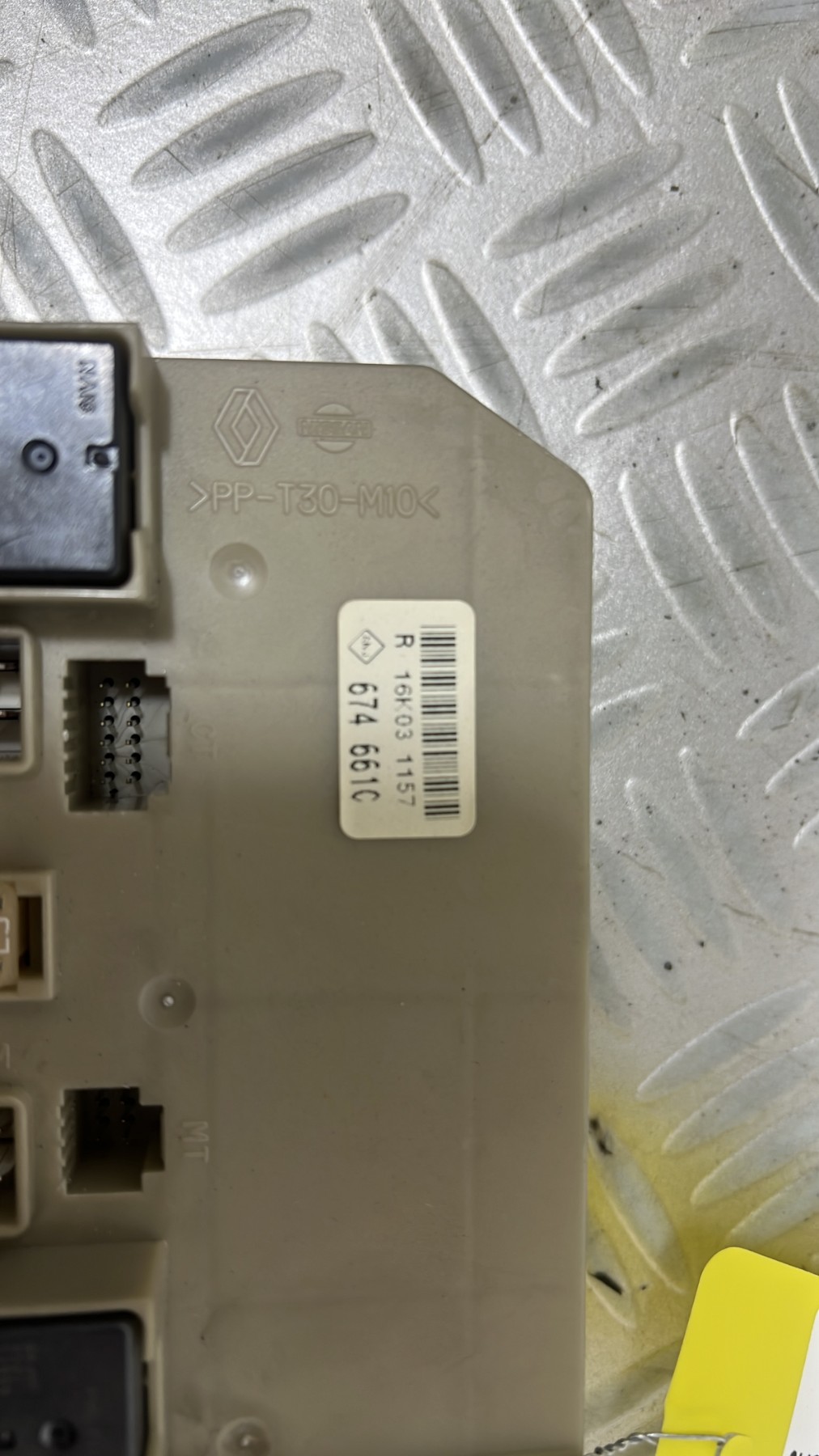 Boitier servitude moteur (BSM) RENAULT CLIO 3 PHASE 1 BREAK – 674661C