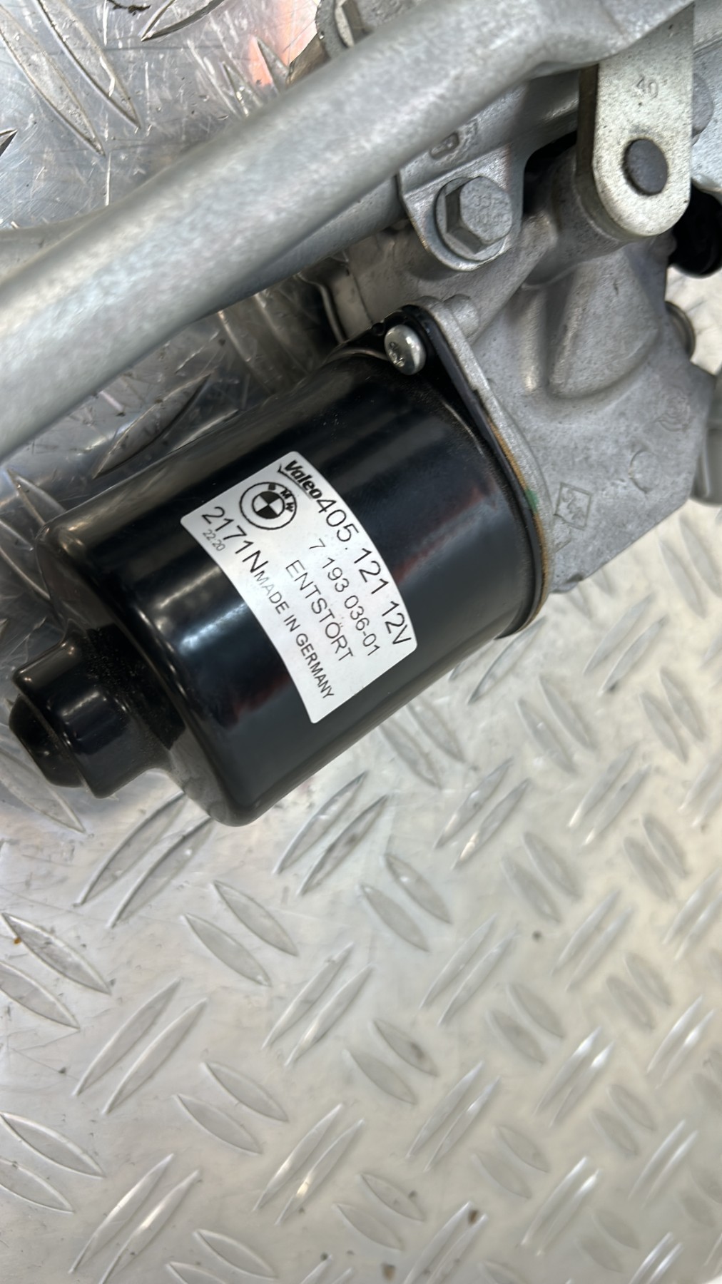 Moteur essuie glace avant BMW SERIE 1 E88 CABRIO – 719303601