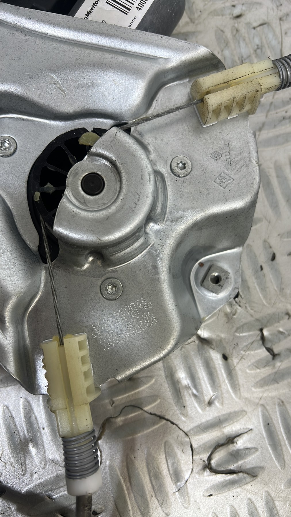 Leve vitre electrique avant droit RENAULT CLIO 3 PHASE 2 – 8200843597