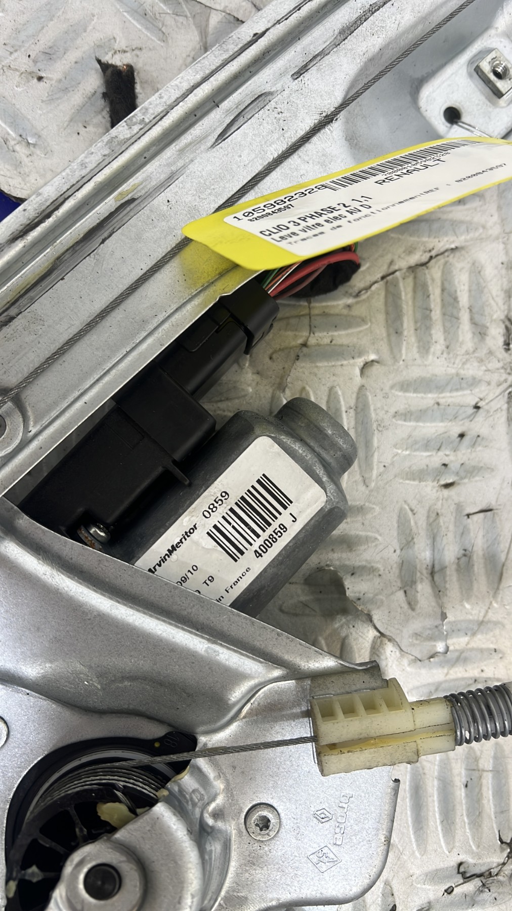 Leve vitre electrique avant droit RENAULT CLIO 3 PHASE 2 – 8200843597