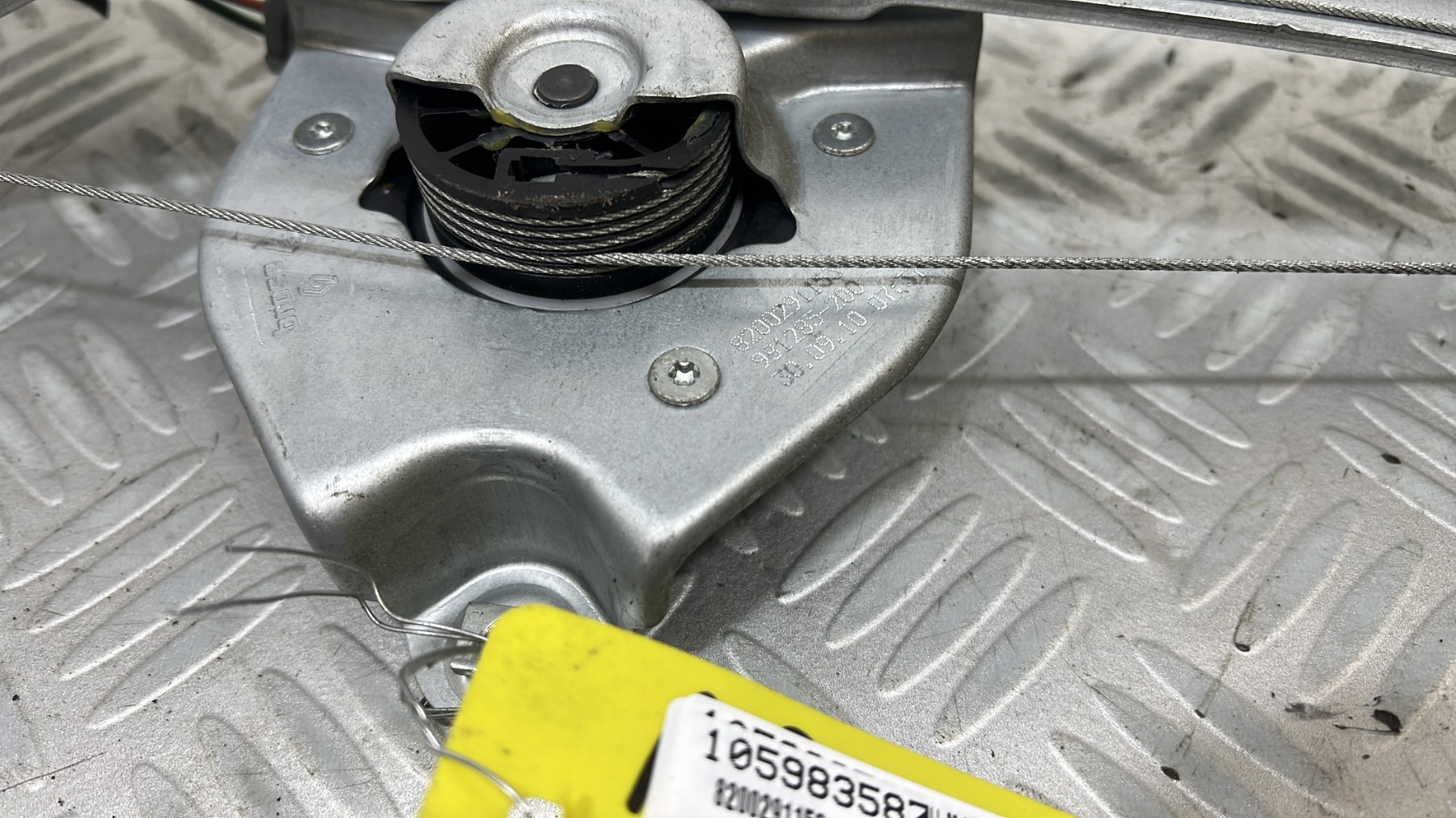 Leve vitre electrique arriere droit RENAULT CLIO 3 PHASE 2 – 8200291153
