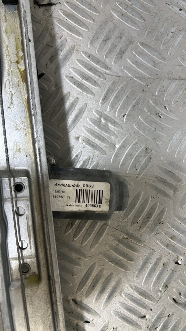 Leve vitre electrique arriere droit RENAULT CLIO 3 PHASE 2 – 8200291153