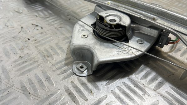 Leve vitre electrique arriere gauche RENAULT CLIO 3 PHASE 2 – 8200291151