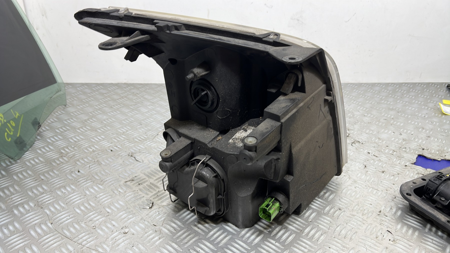 Optique avant principal gauche (feux)(phare) FORD TRANSIT 4 – 6C1113W030DE