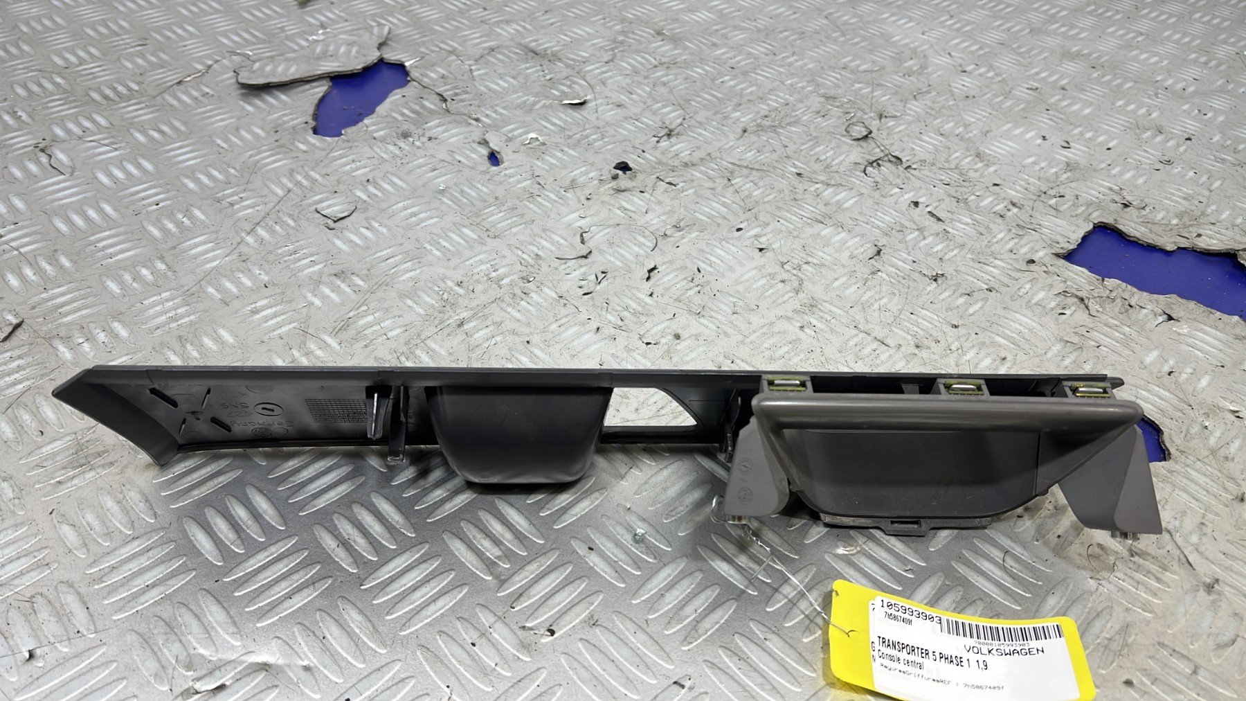 Console central (interieur plastique) VOLKSWAGEN TRANSPORTER 5 PHASE 1 – 7H5867409F