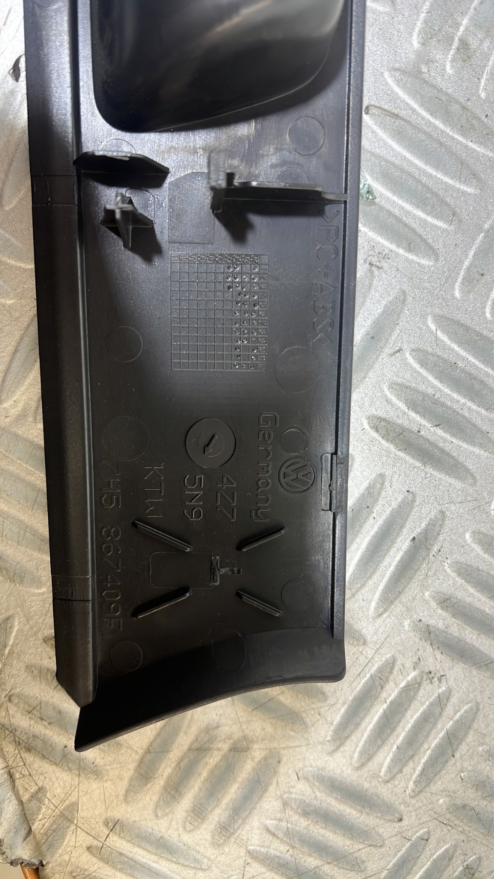 Console central (interieur plastique) VOLKSWAGEN TRANSPORTER 5 PHASE 1 – 7H5867409F