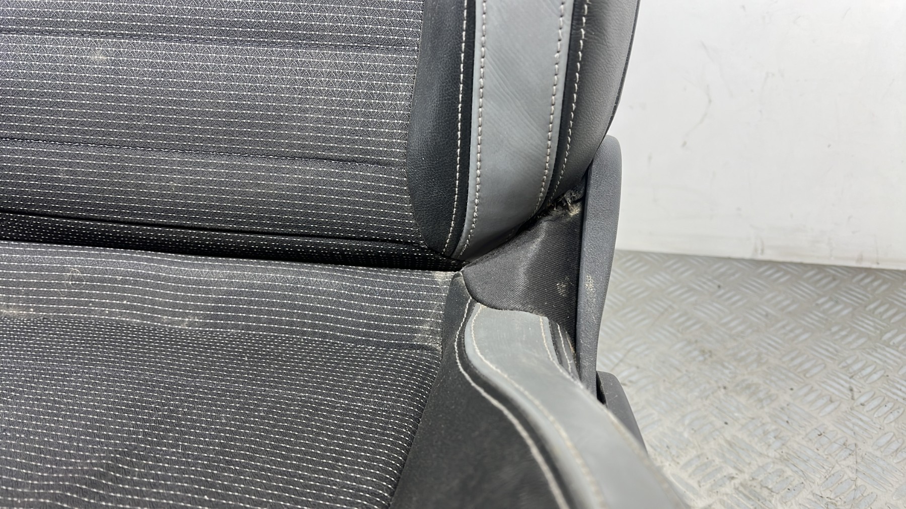 Siege avant gauche RENAULT CLIO 3 PHASE 2 – 7701071696